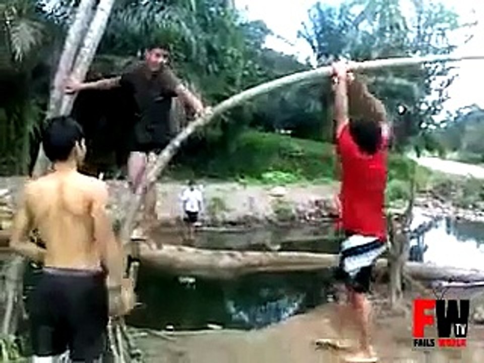[+18 ~ Sexy Funny Girl]Playing with a tree Fail