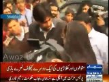 Pmln workers Harassing PTI women workers in Faisalabad