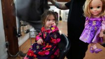 À 3 ans, cette petite fille décide de donner ses cheveux aux enfants malades du cancer !