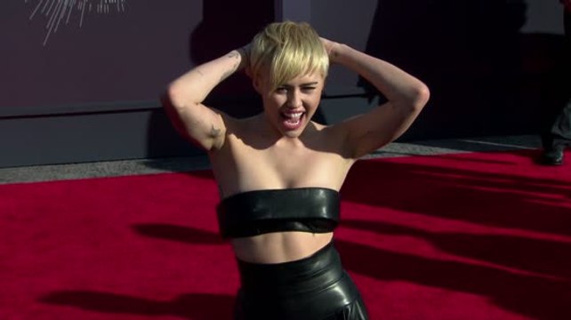 Miley Cyrus veut approuver ses photos de concert, un comportement de diva ?
