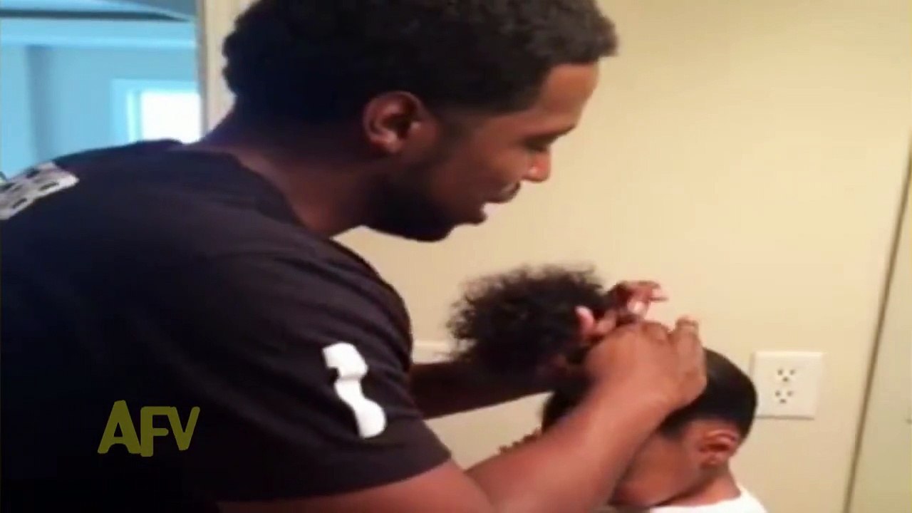 cheveux attachés trop serrés