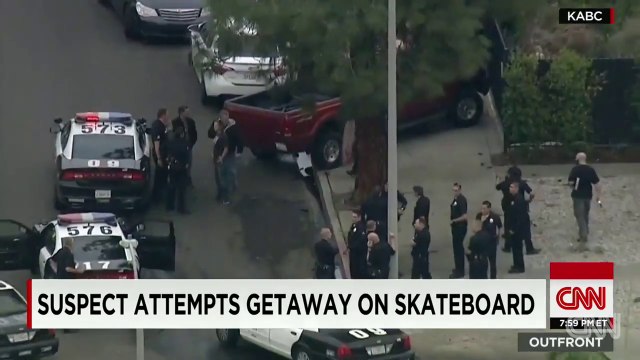 Un voleur débile essai d'échapper à la police en Longboard! Course poursuite fun!
