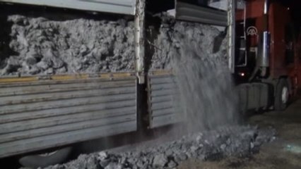 Aksaray'da Kaya Tuzu Altında Kaçak Sigara Sevkiyatı