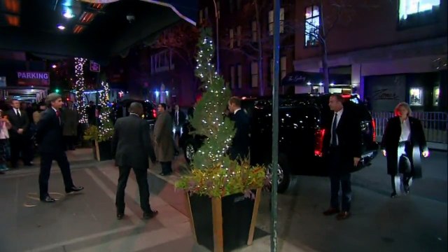 Prince William and Kate greeted by cheers