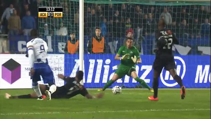 Doppio Martinez, il Porto tiene il passo del Benfica