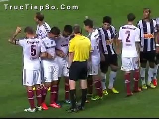 Chiêm ngưỡng cú đúp đá phạt thần sầu của Ro vẩu