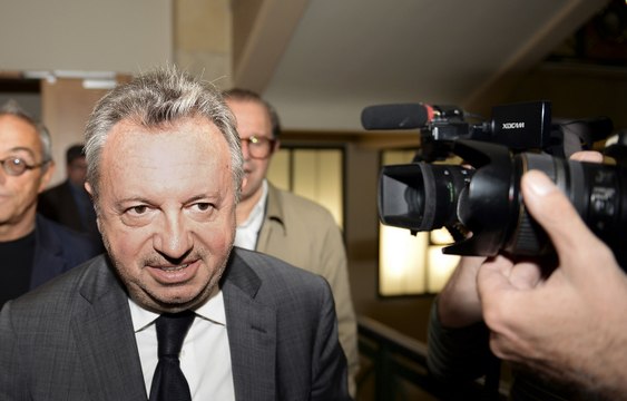 Jean-Noël Guérini à la sortie du tribunal après sa relaxe dans l'affaire de détournement de fonds publics