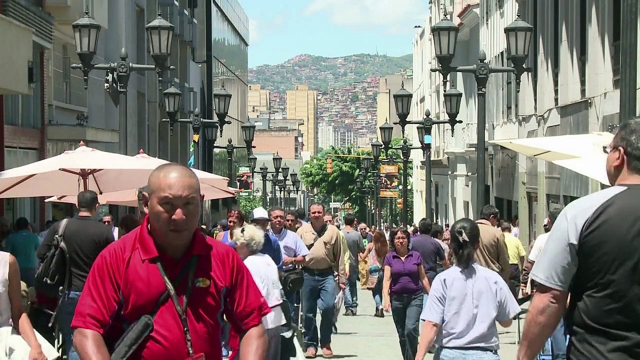 Gepanzerte Wagen und kugelsichere Westen gegen Gewalt