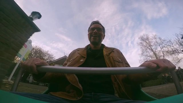 Une montagne russe pour visiter une maison à vendre