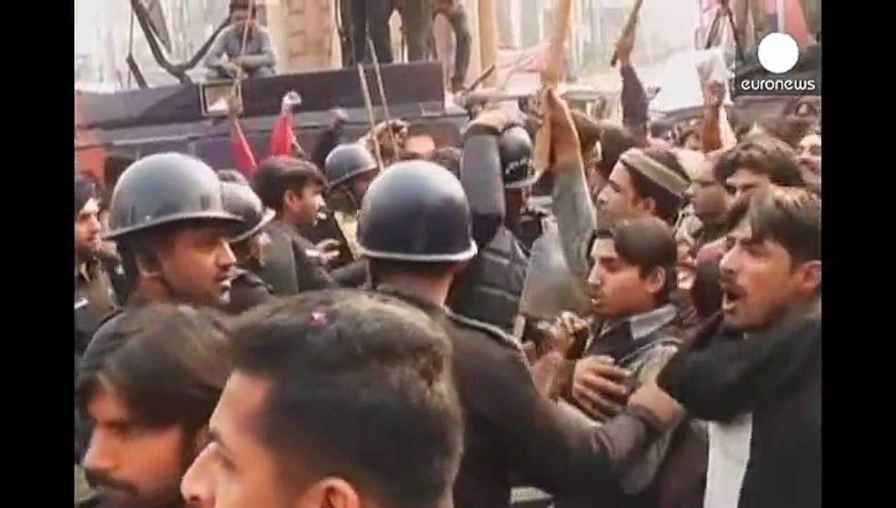 Straßenschlachten bei Protesten gegen Regierung in Pakistan