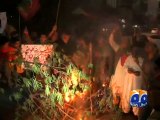 Karachi : Sharah-e-Faisal blocked at Nursery after PTI workers stage protest-Geo Reports-08 Dec 2014