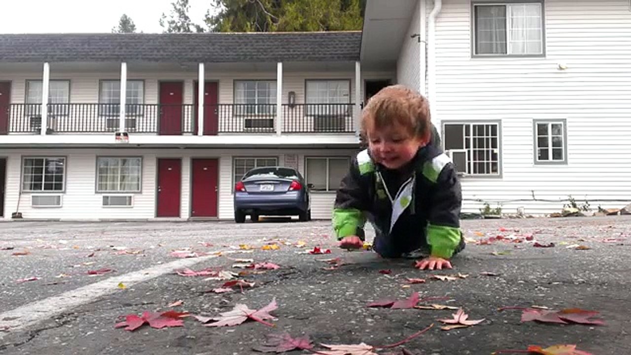 Un enfant danse le dubstep