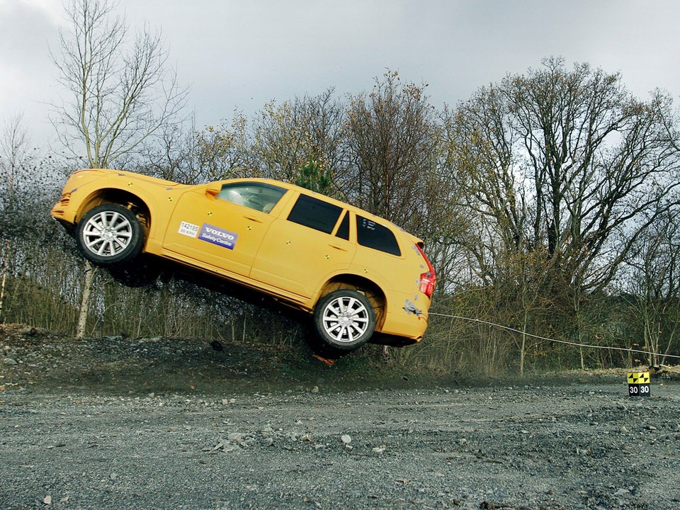 Volvo envoie son XC90 dans le fossé !