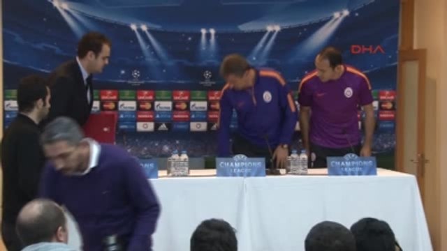 Galatasaray'da Hamza Hamzaoğlu ve Umut Bulut, Arsenal Maçı Öncesinde Basın Toplantısına Katıldılar