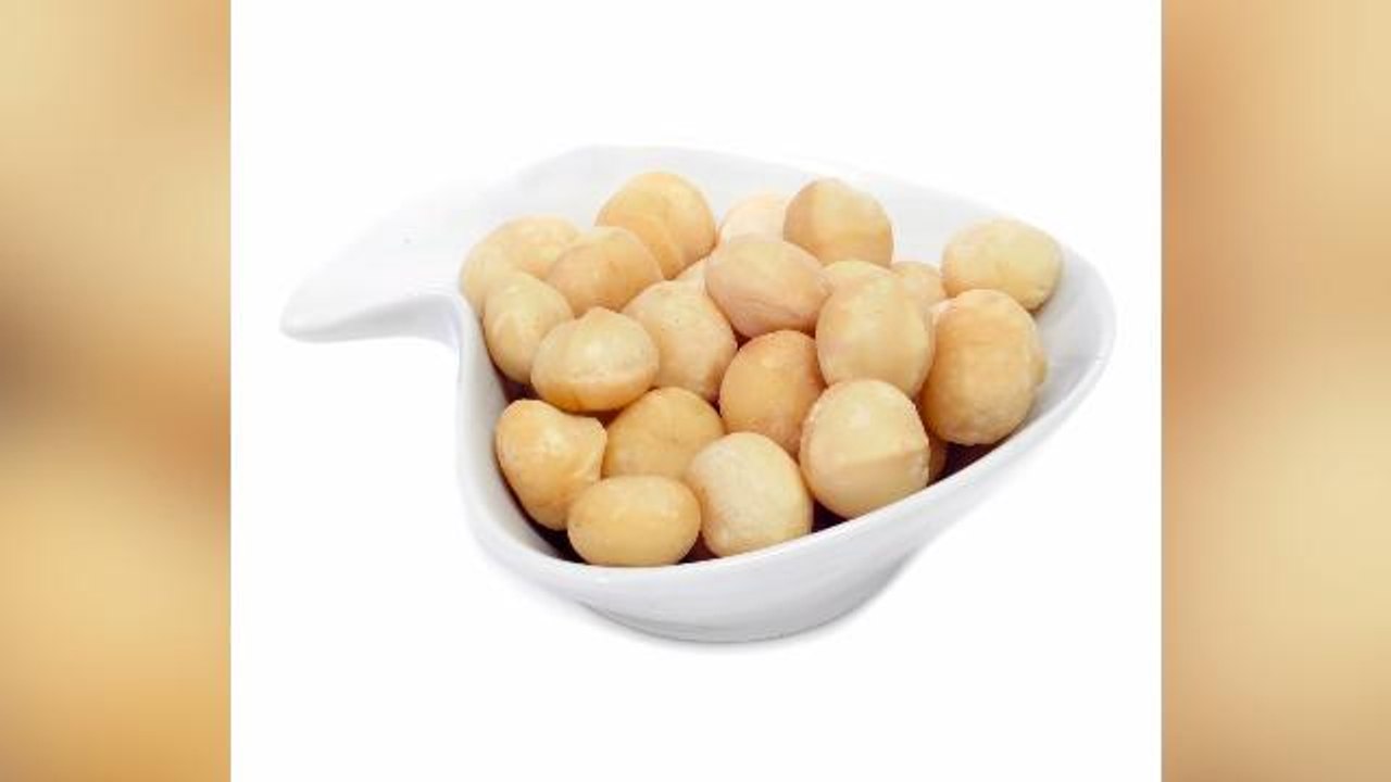 Flight Exec Boots Crew Member For Improperly Serving Nuts