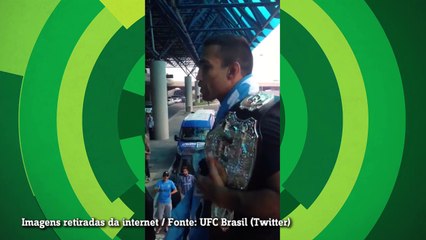 Após conquista de cinturão, Werdum é recebido com festa