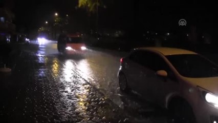 Didim'de Etkili Sağanak Yağış