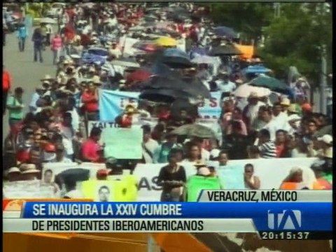 Correa participa de la Cumbre Iberoamericana en México