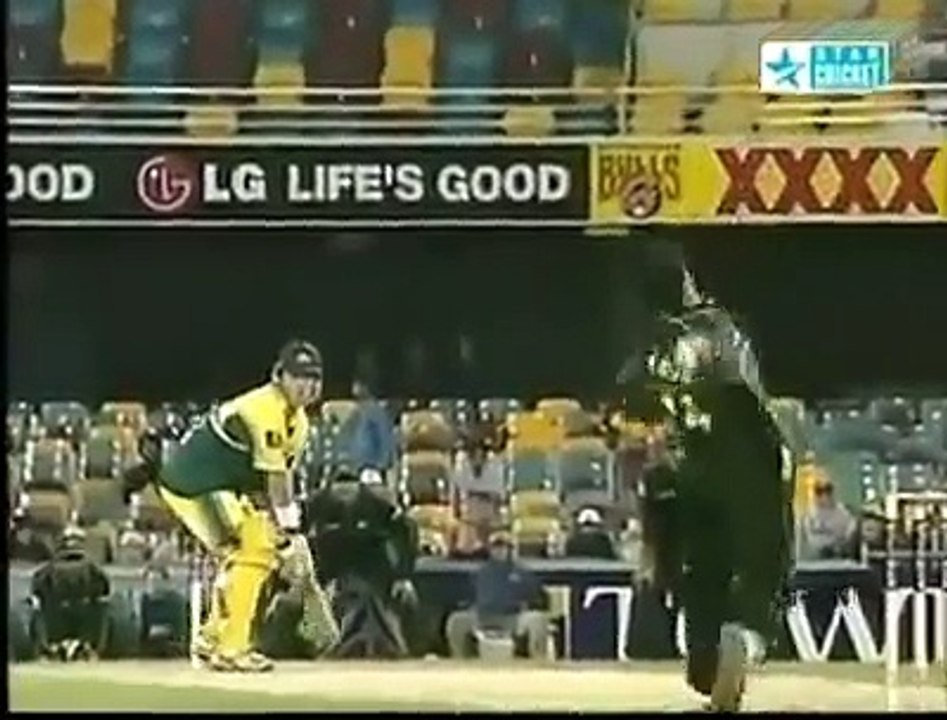 Shoaib Akhtar Hat Trick against Australia    Deadly Bowling by Pindi Express
