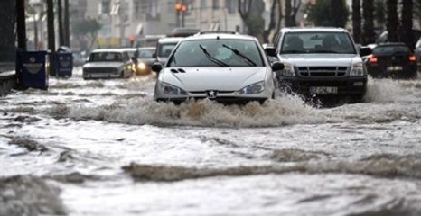 Antalya'da Yağış Sebebiyle Okullar Tatil