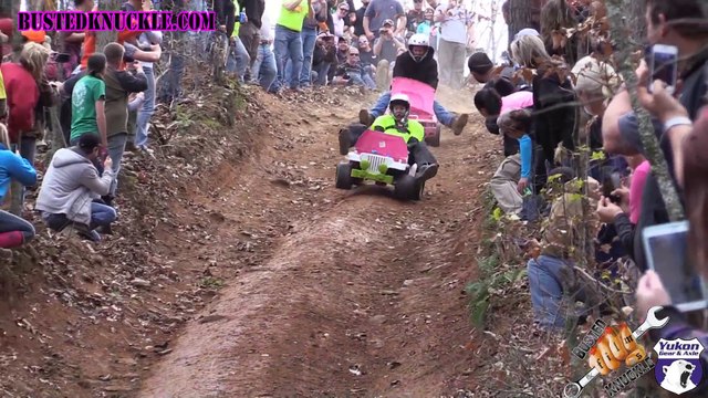 Crashes, mud and race in this EXTREME BARBIE JEEP RACING 2014