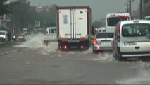 Antalya'da Şiddetli Yağış Yaşamı Felç Etti, Okullar Tatil Ek2