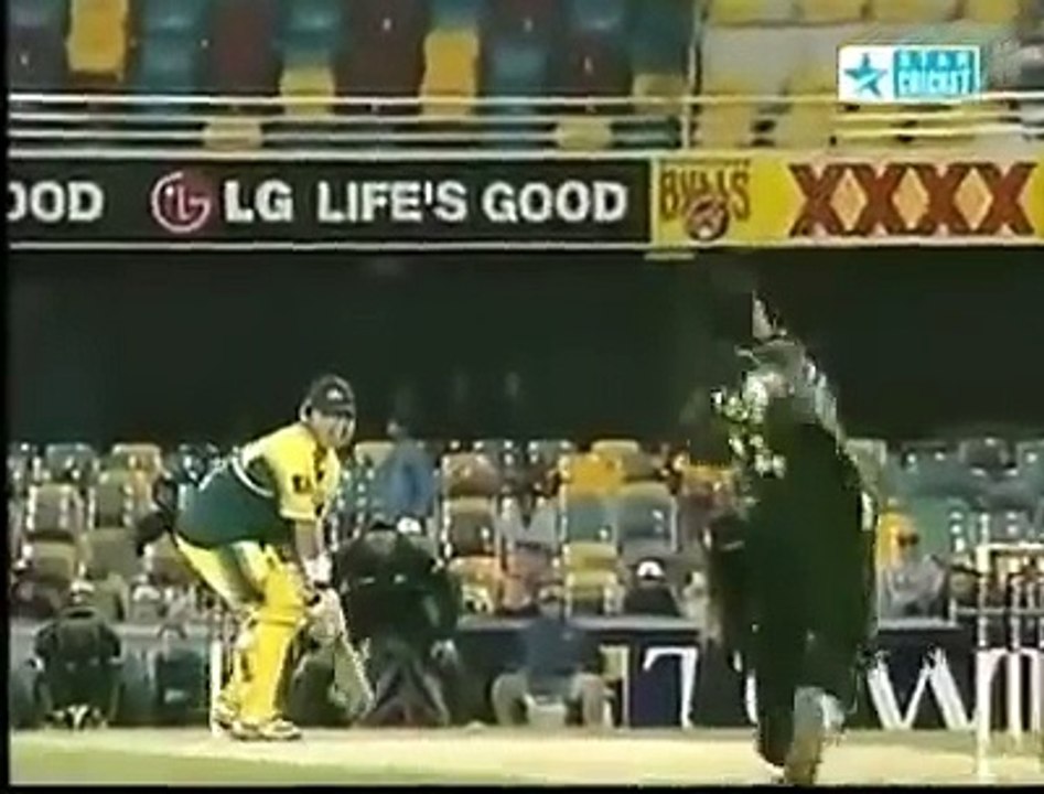 Shoaib Akhtar Hat Trick against Australia -- Deadly Bowling by Pindi Express - YouTube