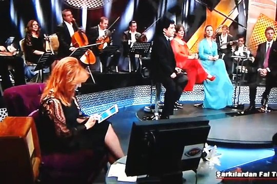 Canan Sezgin Geylan - Bahar Bitti Güz Bitti Artık Bülbül Ötmüyor