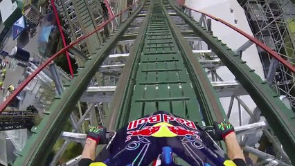 Julien Dupont desafia gravidade em montanha-russa