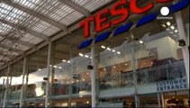 Tesco corta, de novo, previsões de lucros