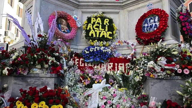 Pope Francis prays for the Immaculate Conception