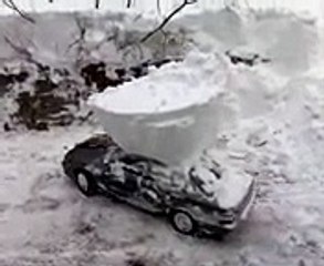 How to Remove Snow From a Car in Russia enlevre de la neige en russie