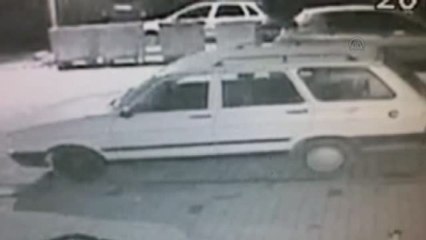 Otomobil Hırsızları Güvenlik Kamerasında