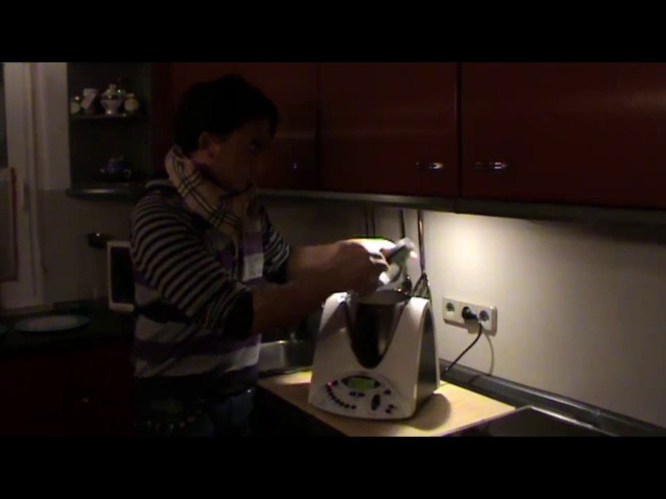 Thermomix TM 31 Mr Thermomen Matthias kocht Kassler mit Blattspinat und Kartoffeln mit Kraeutersoße