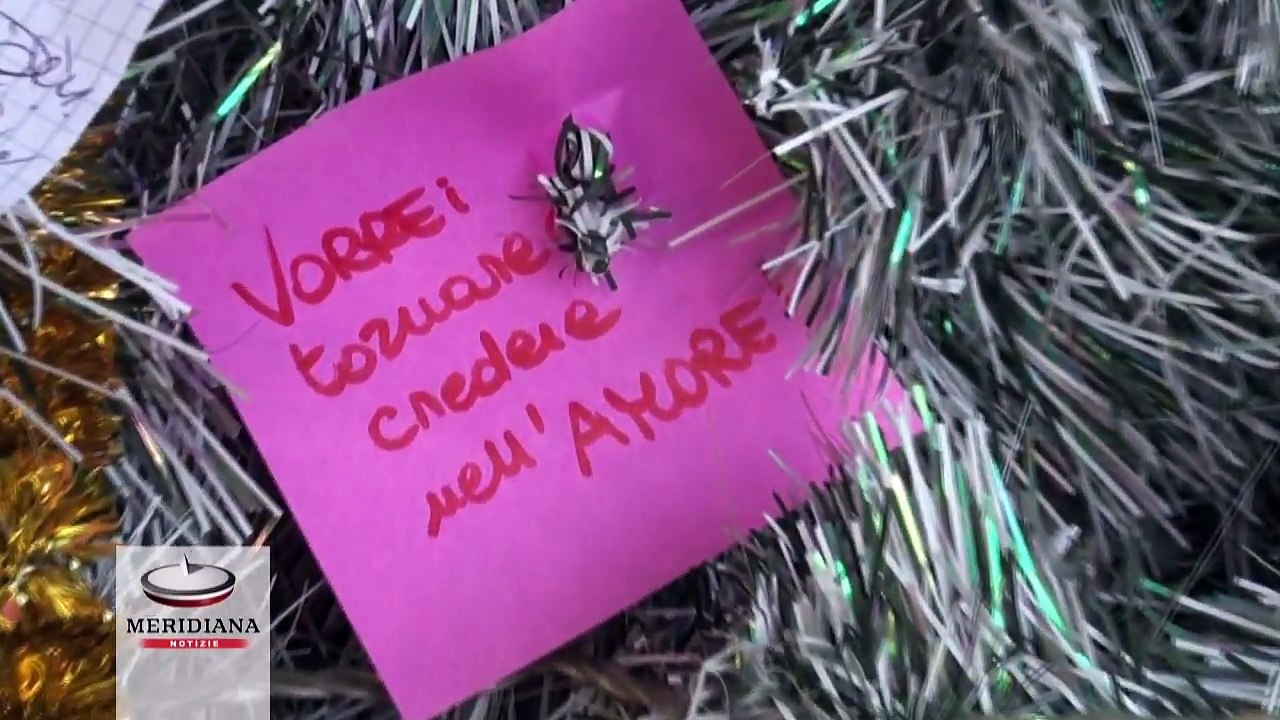 “Babbo Natale liberaci da Renzi e Berlusconi”,...
