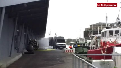 Lorient. Une camionnette contenant du matériel explosif en flammes