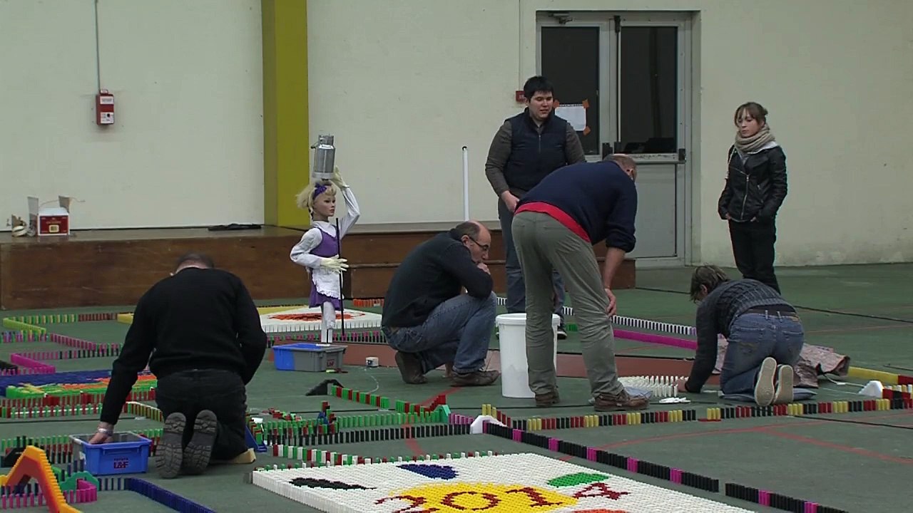 Téléthon 2014 : tombé de dominos à Chavagnes-les-Redoux (85)