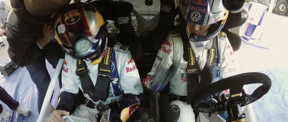 Ogier emmène Neymar pour un tour en Polo R WRC