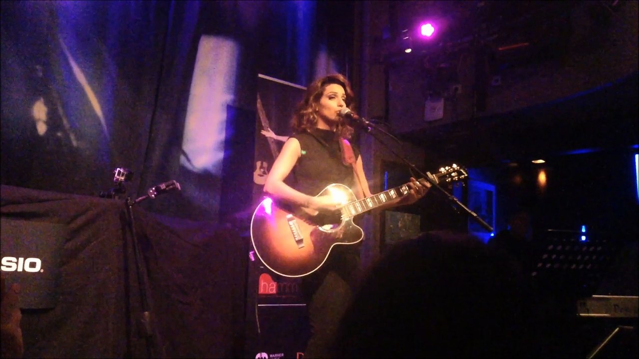 Exclu : On a assisté au concert privé de Tal !