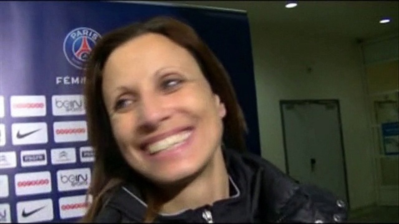 Sarah M'Barek ("entraîneure" de l'E.A. Guingamp) interviewée par Christian Estevez, à l'issue du match PSG-E.A. Guingamp, du dimanche 7 décembre 2014 à Charlety.