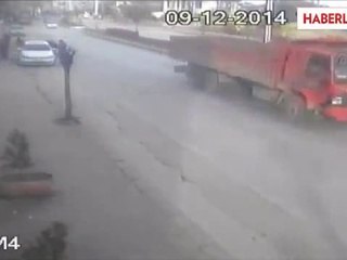 Sakarya'da Kamyonetin Çarptığı Bisiklet Sürücüsü Yaralandı