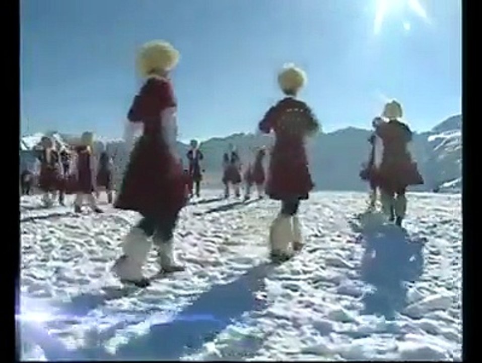 Kar üstünde kafkas dansı nasıl olur. izle ve gör