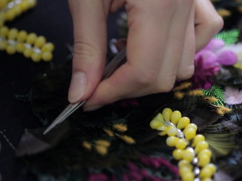 Le savoir-faire des artisans Chanel mis en lumière