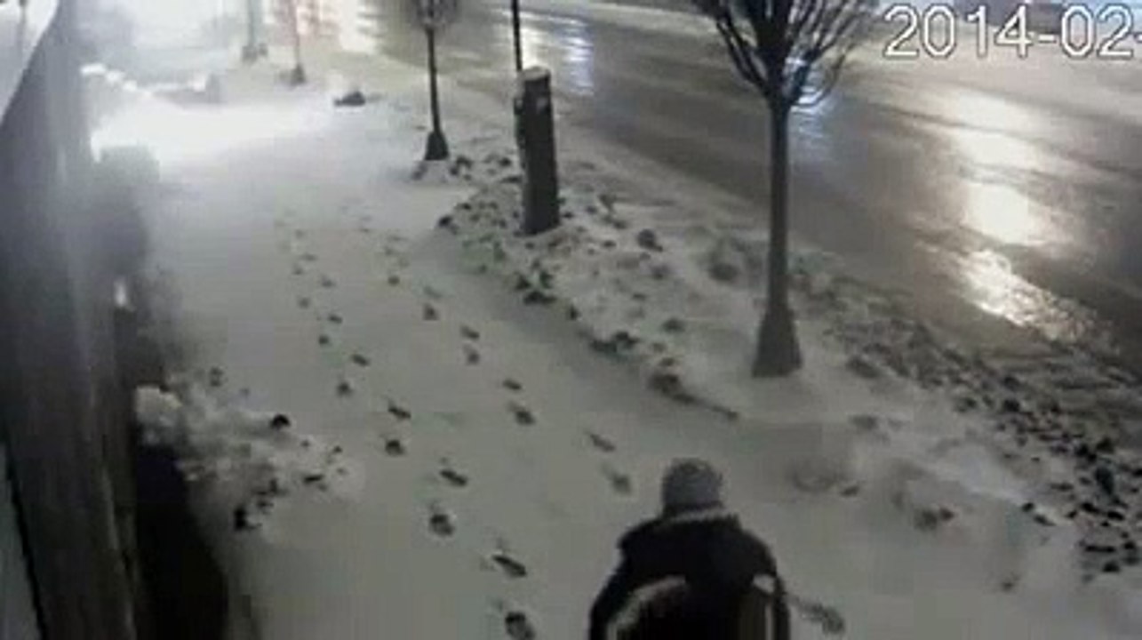 Arabayla Su Sıçratıp Adam Düşürmek?