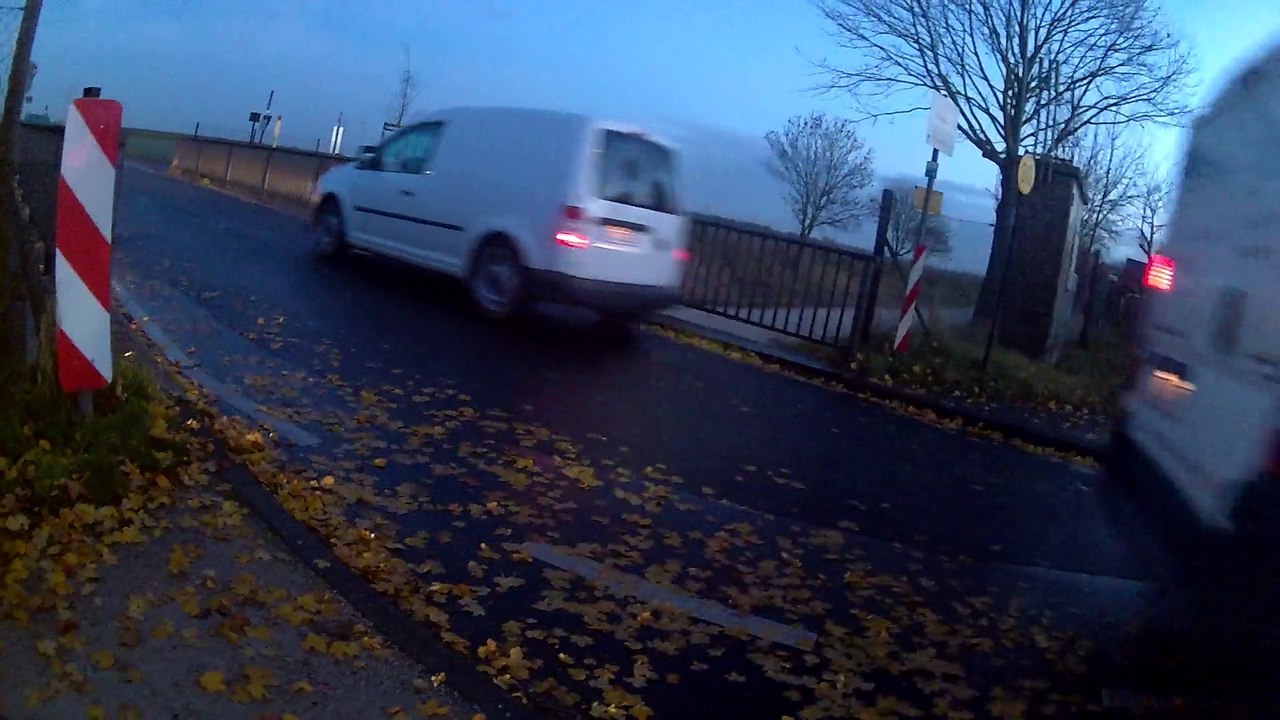 Fahrt durch den Morgen nach Köln Bocklemünd