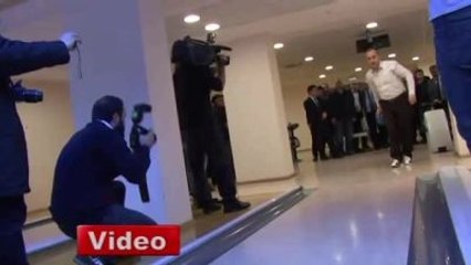 Descargar video: Abdurrahim Albayrak Gençlerle Buluştu