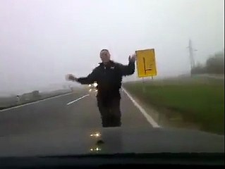 Nije lako biti lud