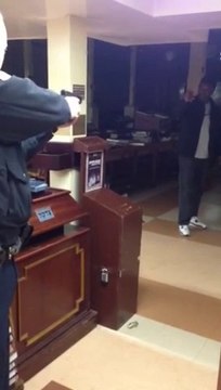 Les policier de la NYPD ont abattu un homme qui voulait poignarder un Juif dans une synagogue