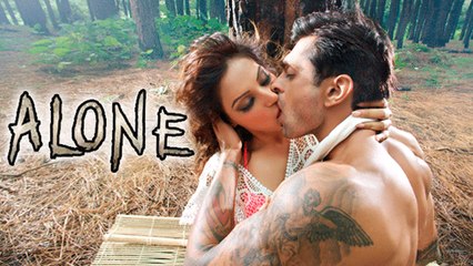 Bipasha Basu & Karan Singh Grover's UNCENSORED KISS | Alone Movie