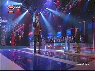 Bahadır Özüşen - Akşam Olunca Yarelerim Sızlar